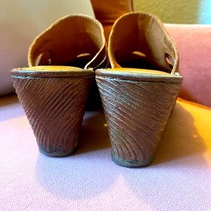 Perfect for fall outfits-Born strappy clogs